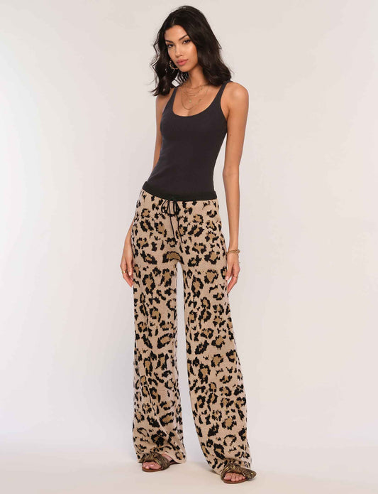 Giorgia Pant in Leopard