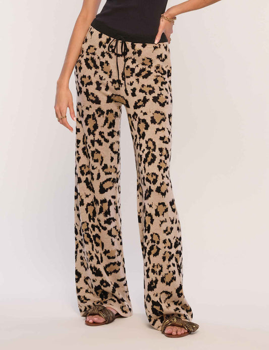 Giorgia Pant in Leopard