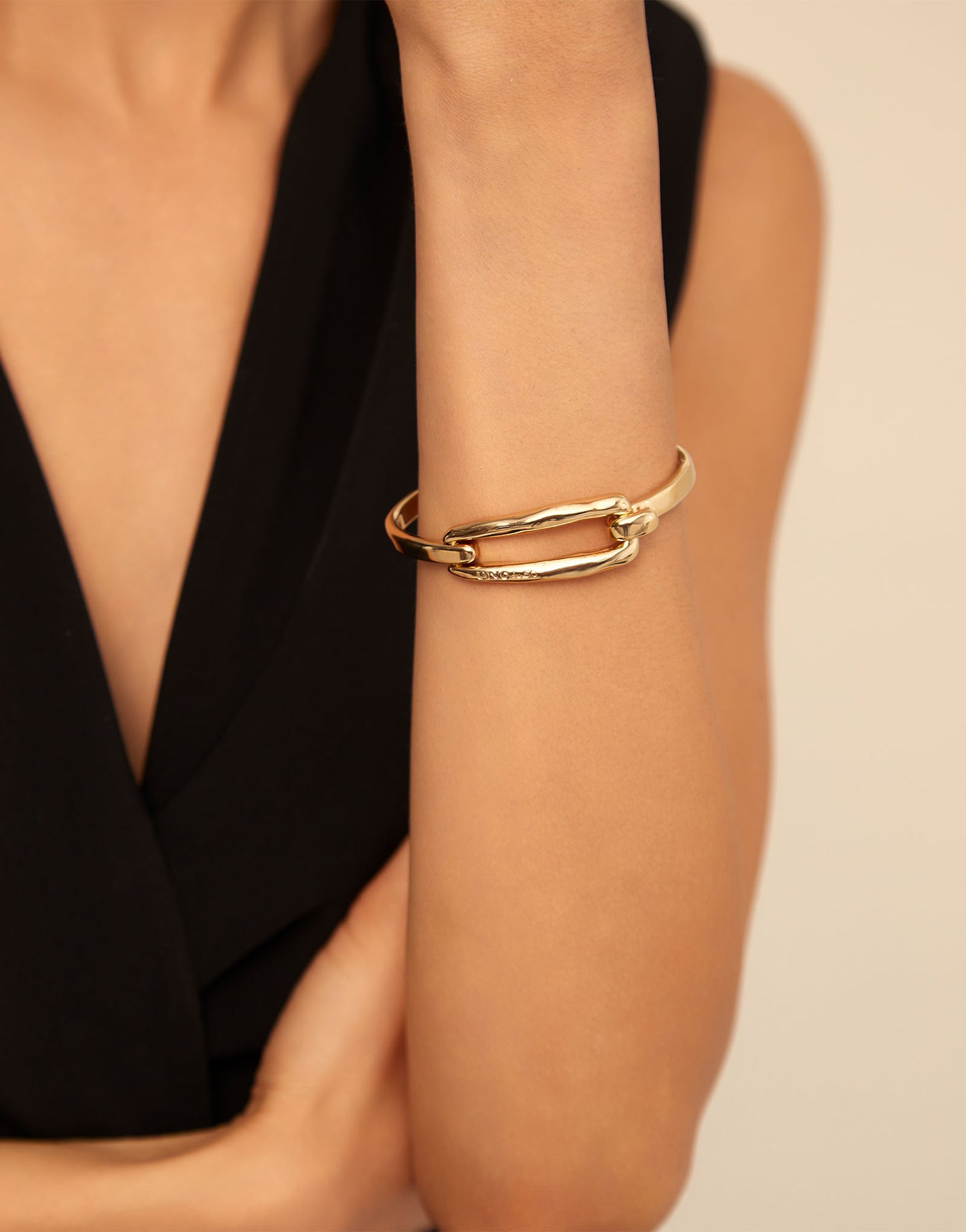 UNO de 50 18K Gold-Plated Buckle Bracelet